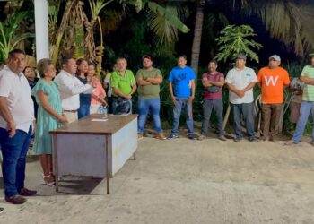 Se compromete Javier Aguilar a mejorar condiciones de trabajo con transportistas de Petatlán