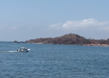 Promocionan poco a playa Cuachalalate, pero hay buena derrama económica