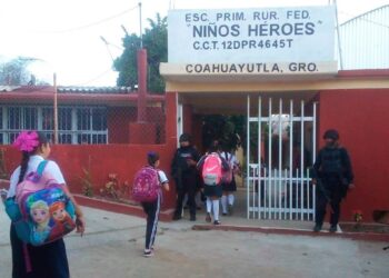Denuncian a supervisor de zona 099 por arbitrariedades en Coahuayutla&nbsp;