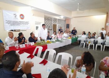 El Presidente del PRI Guerrero, Alejandro Bravo y el dirigente se la CTM, Rodolfo Escobar, encabezaron la reunión de trabajo con integrantes de la SITHIGA