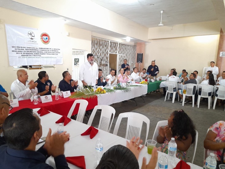 alejandro-bravo-pri-SITHIGA-reunion-zihuatanejo.jpg