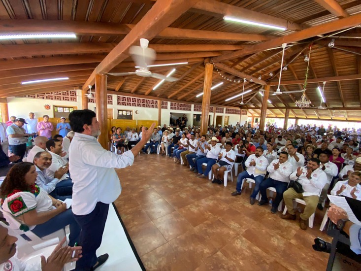 alejandro-bravo-toma-protesta-cnc-zihuatanejo.jpg