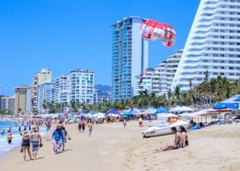 Guerrero recibe a miles de turistas en el segundo fin de semana largo del año