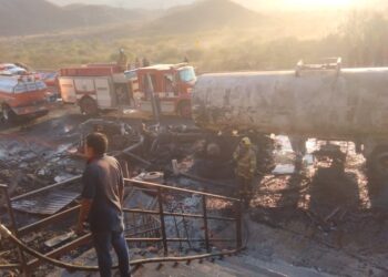 Personal de la SGIRPCGRO, atienden incendio de pipa en Mezcala