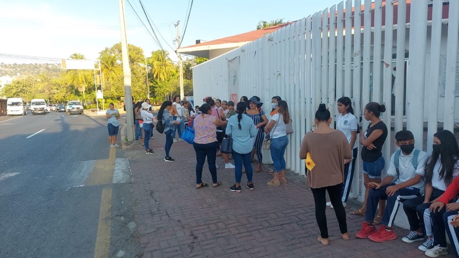 manifestacion-secundaria-espania-zihuatanejo-finanzas_.jpg
