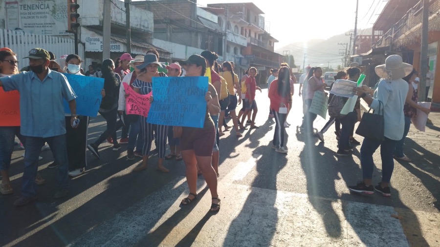 manifestacion-secundaria-espania-zihuatanejo-finanzas_.jpg