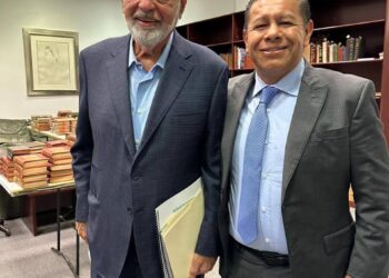 Internet gratis y aula digital; gestión de Tocumbo con Slim