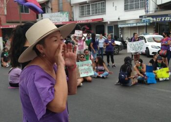 Se suman madres de familia a movimiento feminista en Zihuatanejo