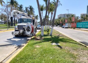 CAPASEG apoyó con desazolve de drenaje en Acapulco en esta temporada de Semana Santa