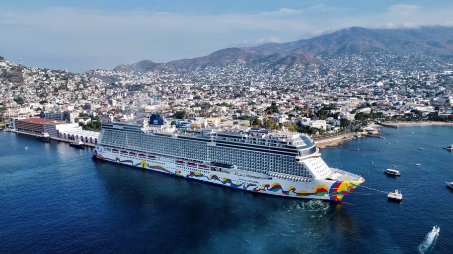 Norwegian-Encore-acapulco_.jpg Norwegian-Encore-acapulco_.jpg