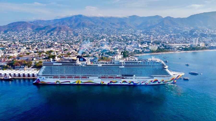 Norwegian-Encore-acapulco_.jpg Norwegian-Encore-acapulco_.jpg