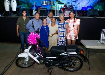 Javier Aguilar “El Tocumbo” festeja a las mamás de San Jeronimito