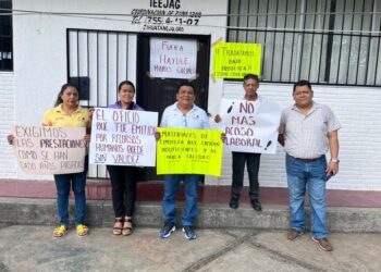 Sindicalizados del IEEJAG Zihuatanejo, se manifiestan y trabajan bajo protesta