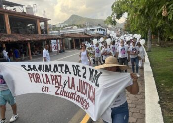 Marchan por la Paz y la Justicia en Zihuatanejo