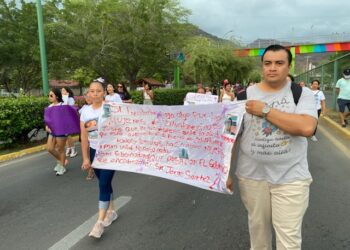 Feministas marchan y exigen justicia por Raquel