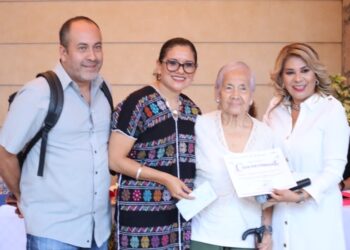 Premian a ganadores del concurso de Joyería por el Día del Platero 2023