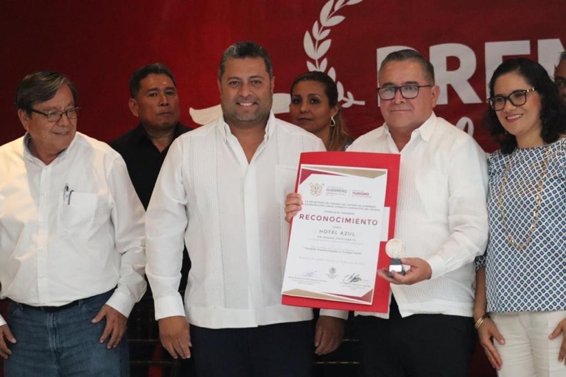 premios-turismo-gobierno-guerrero-entrega.jpg premios-turismo-gobierno-guerrero-entrega.jpg