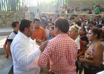 Gobierno de Evelyn Salgado continúa brindando apoyo a damnificados del mercado central de Acapulco