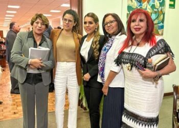 Participa Evelyn Salgado en reunión con AMLO