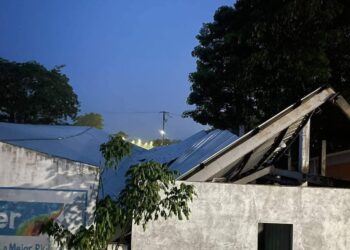 Colapsa techado, barda y se inundan casas en Benito Juárez