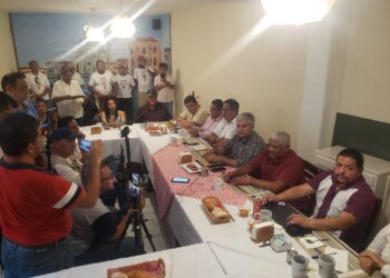Señalan a Faustino Soto y Clara Bello de promover corcholata