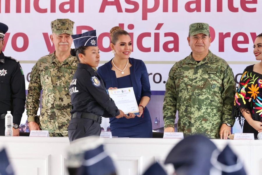UNIPOL-egresados-evelyn-salgado-gro.jpg