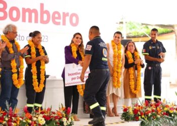 Reconoce Evelyn Salgado labor de las y los bomberos de Guerrero
