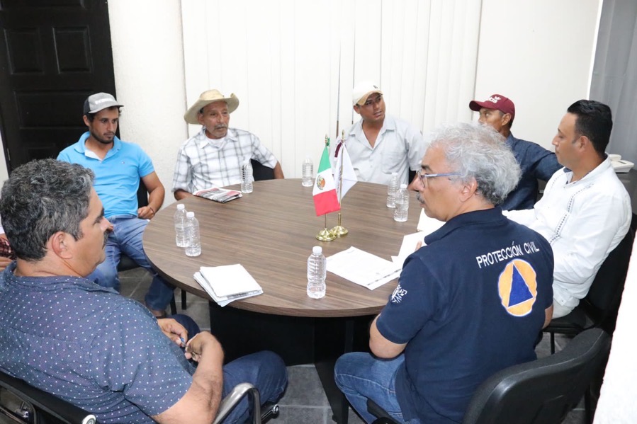 SGIRPCGRO-apoyos-lluvias-tecpan_.jpg