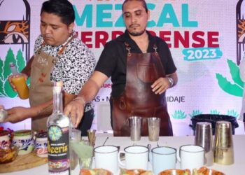 Premian a los ganadores del concurso de Mixología en el Segundo Festival del Mezcal Guerrerense