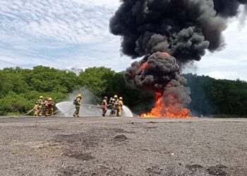 BOMBEROS DE SGIRPCGRO RECIBEN CAPACITACIÓN DE ATENCIÓN DE EMERGENCIAS EN AEROPUERTOS