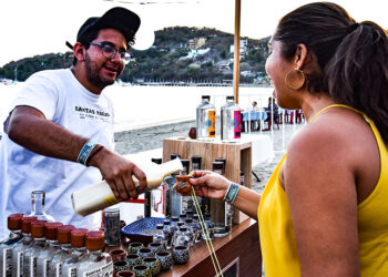 Mezcal con sabores, afecta la venta del destilado de maguey puro