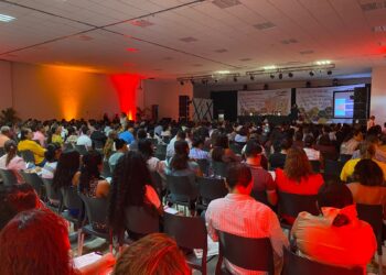 Se concentran 800 maestros en jornada académica regional