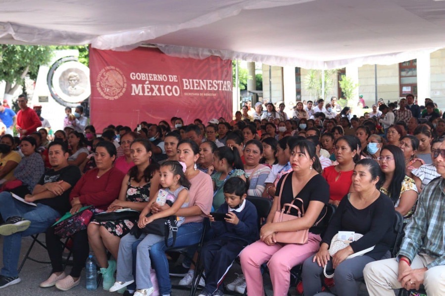 beneficiando-escuela-es-nuestra-gob-ivan-hernandezz-guerrero.jpg