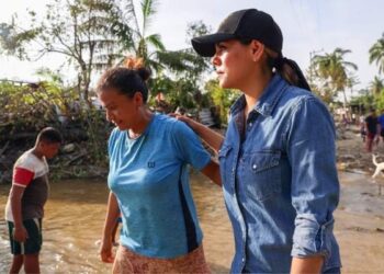 Evelyn Salgado recorre y supervisa entrega de apoyos a damnificados de diversas colonias de Acapulco