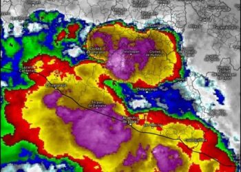 Zona de baja presión se ubica frente a las costas de Oaxaca y Guerrero, seguirá generando lluvias en gran parte del estado
