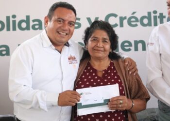 Entrega Iván Hernández Díaz, Apoyos de Crédito Solidario