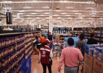 En Acapulco reabrieron sus puertas 50 centros comerciales, después del Huracán Otis: SEFODECO