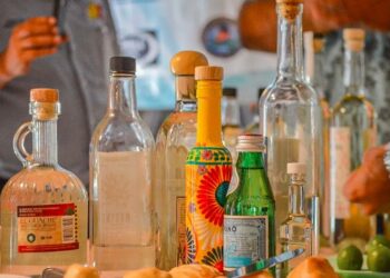 Venta de Mezcal, repunta con turismo extranjero