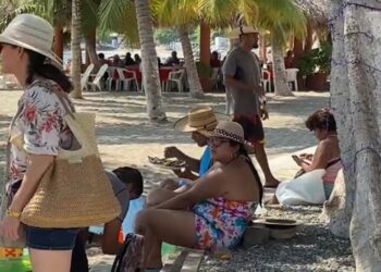 Turismo que no consume en restaurantes, llegó a Zihuatanejo