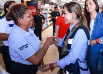 Reconoce Evelyn Salgado a cadenas comerciales por su apoyo y confiar en Acapulco