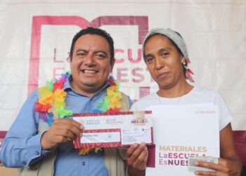 Se reúne Iván Hernández Díaz con comités de padres de familia beneficiarios del programa “La Escuela Es Nuestra” en Quechultenango