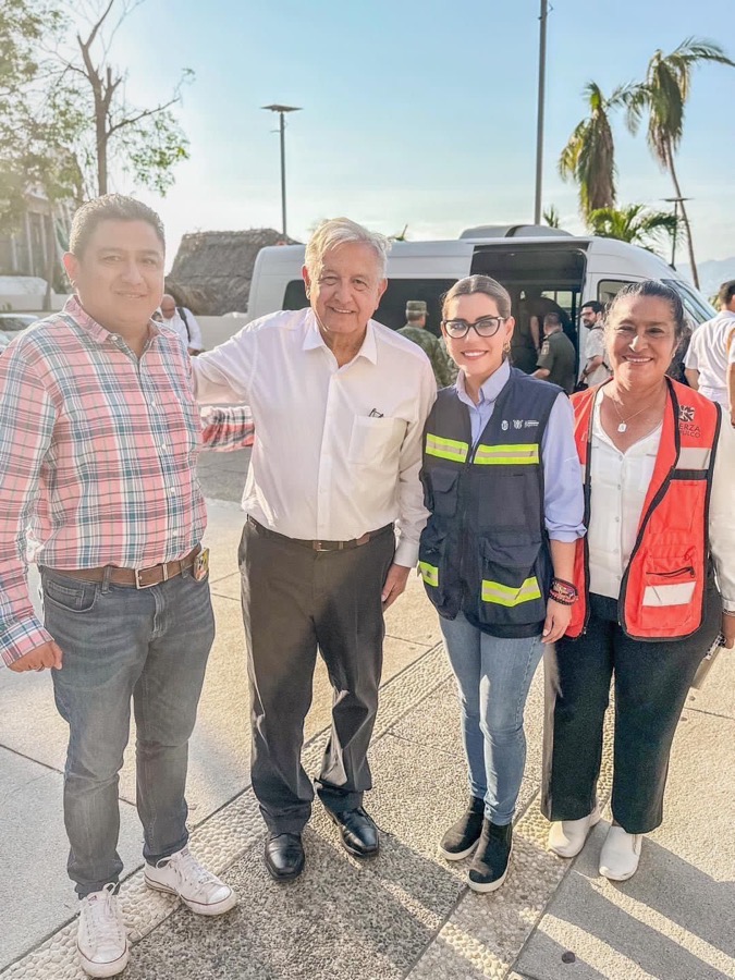 lopez-obrador-evelyn-salgado-acapulco_.jpg