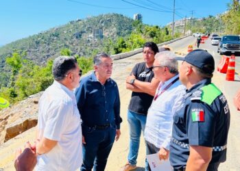 Atienden de manera conjunta estado y federación el socavón en la avenida Escénica