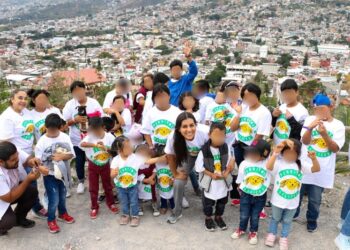 Moradores de la Casa Hogar del DIF Guerrero visitan el refugio canino “Perritos Felices”