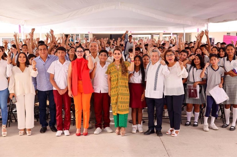 evelyn-salgado-kits-limpieza-acapulco-escuelas-afectadas-gob.jpg