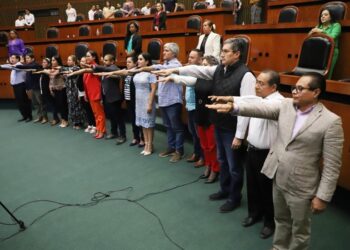 APRUEBAN INSCRIBIR CON LETRAS DORADAS EL NOMBRE DE OTHÓN SALAZAR RAMÍREZ EN EL MURO DE HONOR DEL CONGRESO