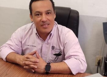 Expulsan a maestro de la prepa 13 por violencia de género