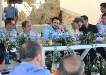El secretario de Gobierno, Ludwig Marcial Reynoso se reunió con notarios del estado