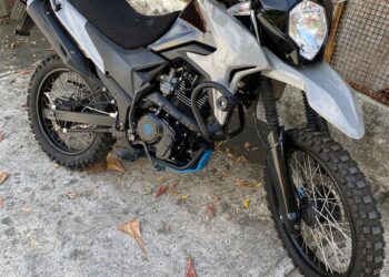 Roban motocicleta a mano armada en colonia de Zihuatanejo
