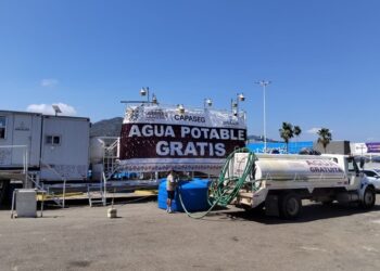 Más de 700 mil litros de agua purificada se han distribuido gratuitamente en apoyo a Acapulco